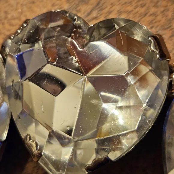 Elegant Silver Heart Necklace - Picture 2 of 7